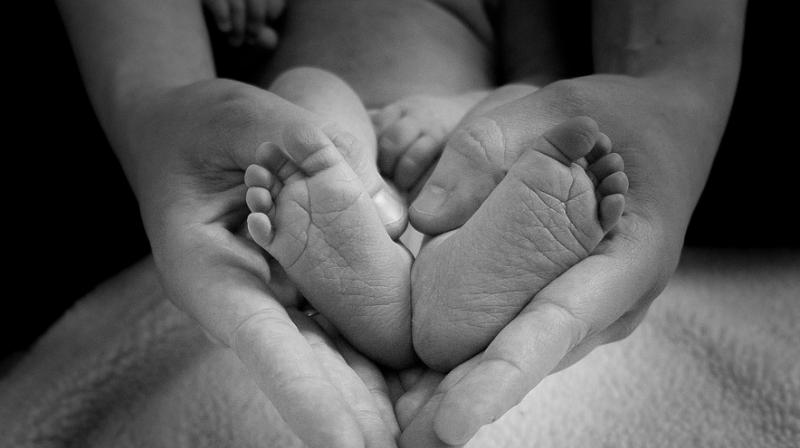 Facebook banned photo of a woman delivering her own baby. (Photo: Pixabay)