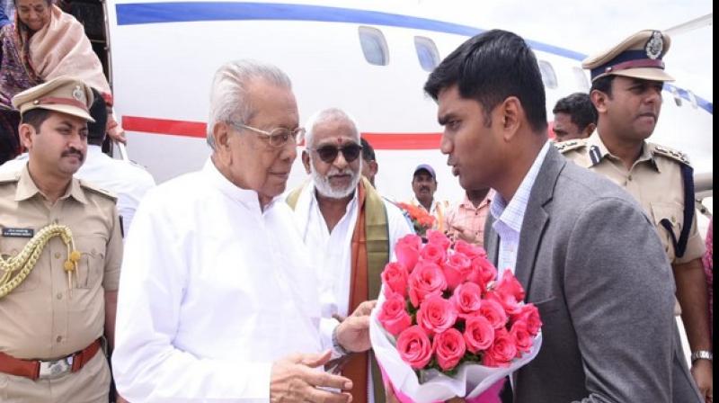 Andhra Pradesh Governor Biswabhushan Harichandan being welcomed at Tirupati by officials. (Photo: ANI)