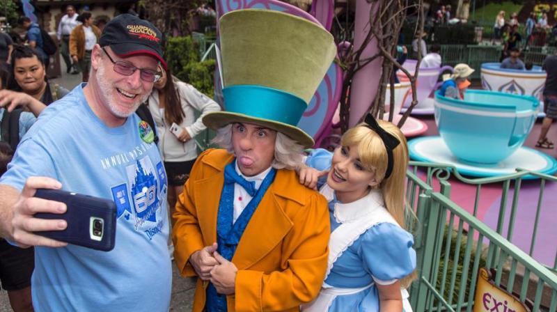 Jeff Reitz clicks a selfie with the Mad Hatter and Alice after a teacup ride at the Mad Tea Party in Fantasyland at Disneyland on June 22, 2017, during his 2,000th visit to the park in Anaheim, California. (Photo: AFP)