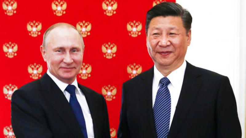 Russian President Vladimir Putin, left, and Chinas President Xi Jinping pose for a photo prior to their dinner in the Kremlin in Moscow, Russia. (Photo: AP)