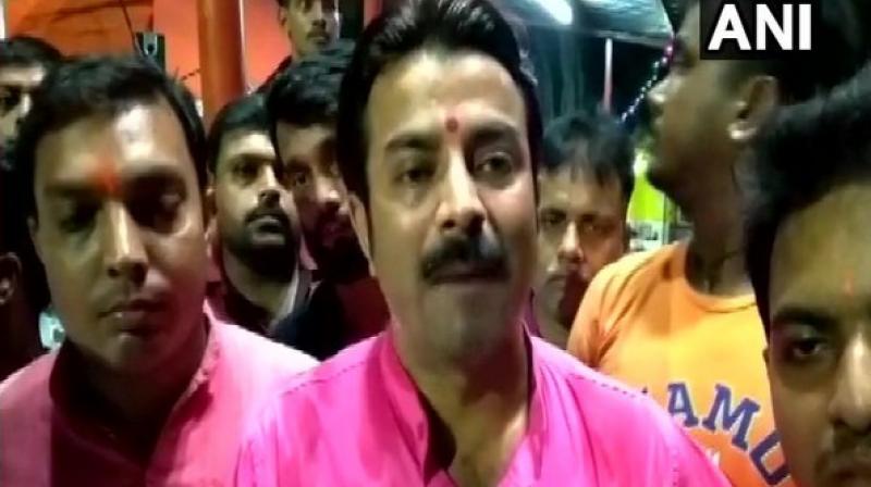 Watch: WB BJP youth wing recites Hanuman Chalisa on road to oppose Friday namaz
