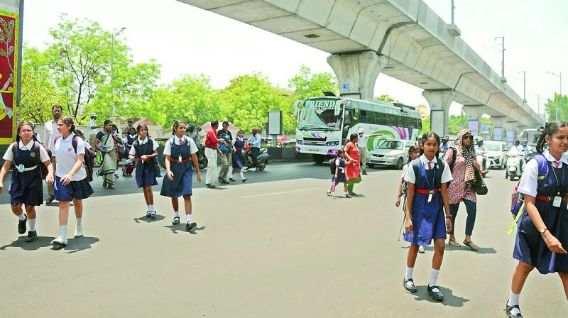 Hyderabad: Parents appeal for FoB outside St. Annâ€™s school