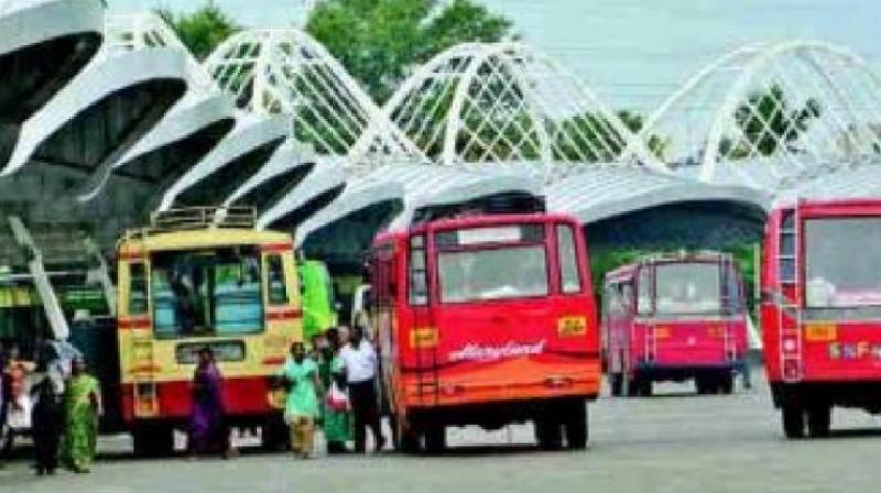 Vijayawada: Parties provide free transport for voters