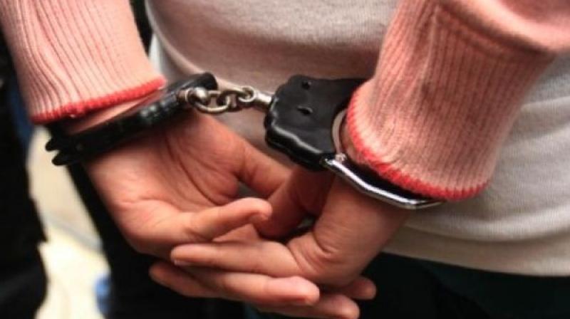 Hyderabad: 1 held for attacking cops in front of bar