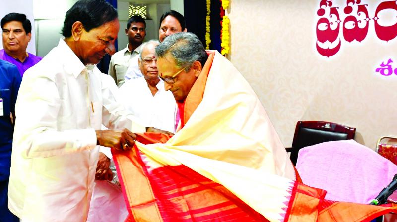 CM K. Chandrasekhar Rao felicitates Telugu poets at the World Telugu Conference  held at the Telangana Saraswatha Parishath at Boggulakunta on Sunday. (Photo: DC)