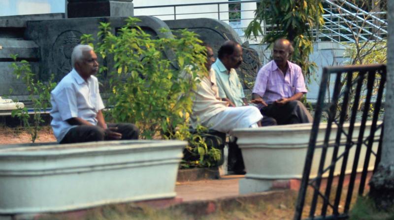 Elderly people chat at the Kowdiar Park in Thiruvananthapuram.