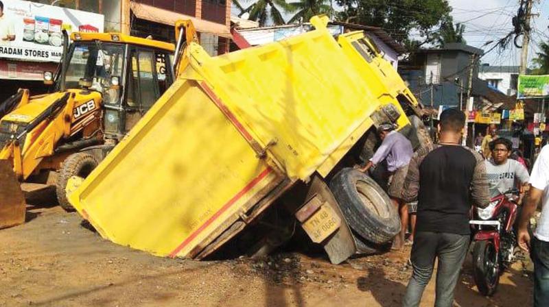 Thiruvananthapuram: Pipe leak leads to road caving in