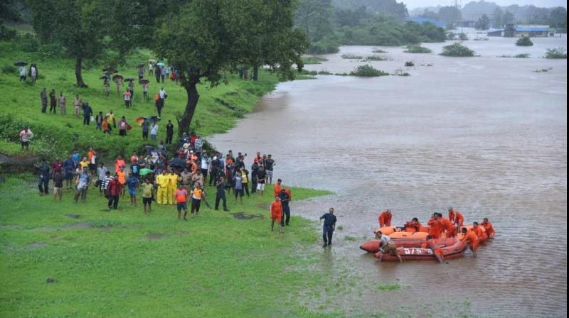 Mumbai rains: 900 passengers rescued from Mahalaxmi Express