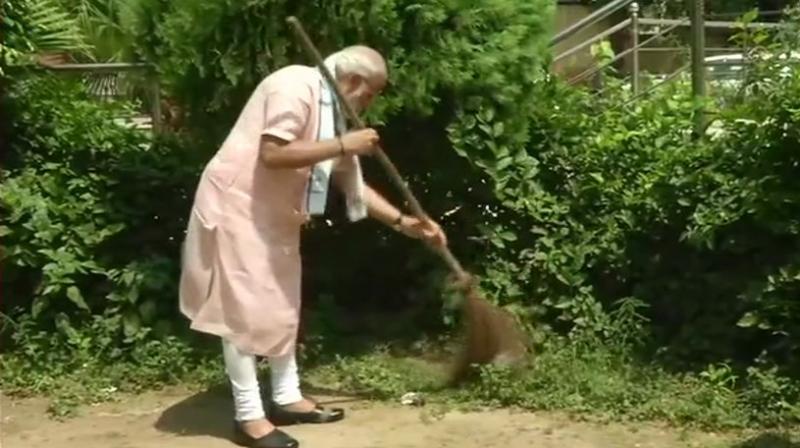 Modi said those working for the cleanliness campaign would be remembered like freedom fighters in the times to come and would be known as true heirs to Gandhi. (Photo: ANI/Twitter)