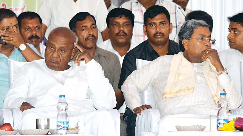 JD(S) supremo H.D. Deve Gowda and senior Congress leader Siddaramaiah at a rally in support of JD(S) candidate Prajwal Revanna at Gandasi in Hassan constituency on Thursday (Photo:  DC)