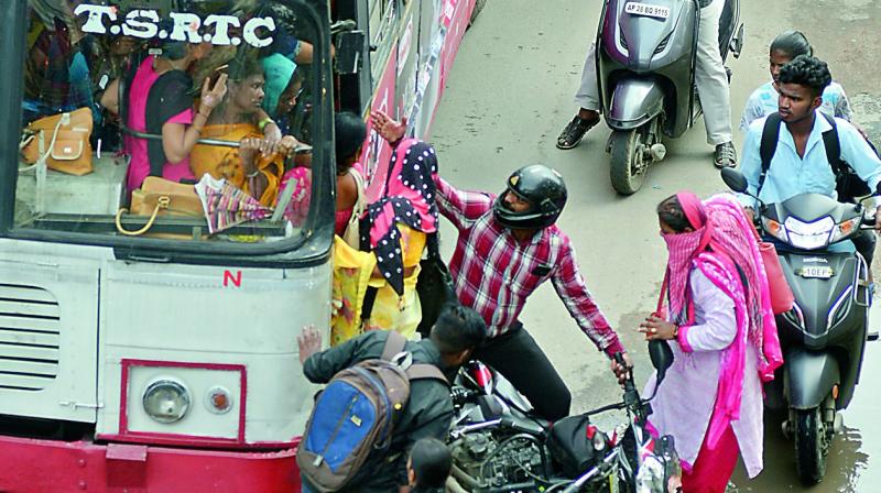 Hyderabad: Commuters rush to Metro