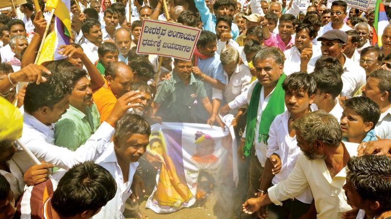 Followers of  Rambhapuri seer protest in Hubballi on Tuesday against the leaders who they accuse are trying to break unity in the comunity over the issue of according  religion status. (Photo:DC)