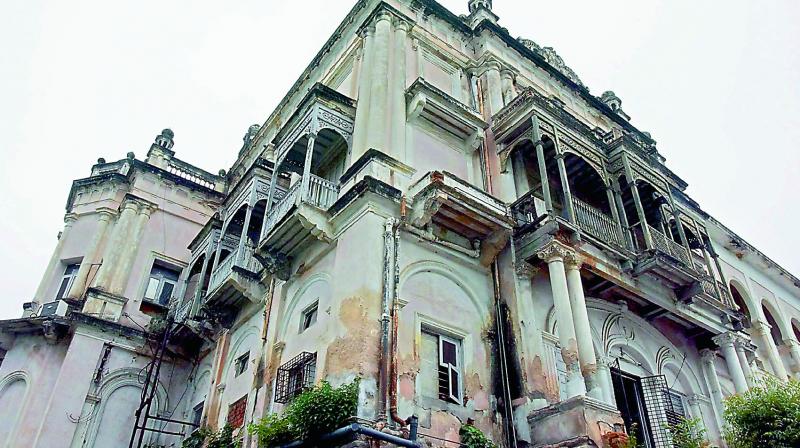 Stop emotional speeches over Errum Manzil: Telangana High Court