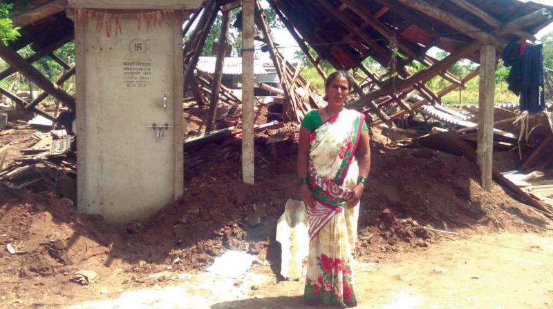 A flood victim at her damaged house in the flood-hit Chinchali town of Raibag taluk in Belagavi district (Photo: DC)