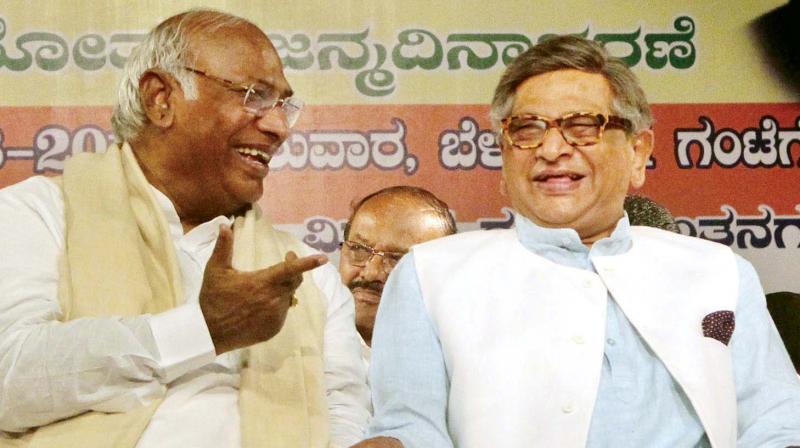 A file photo of veteran Congress leader Mallikarjun Kharge with former Chief Minister S.M. Krishna.