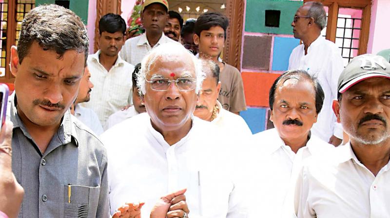 Voters to seal fate of Kharge, Ananth Hegde, Jigajinagi today