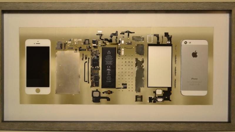 Redditor deconstructs dead iPhone to make work of art