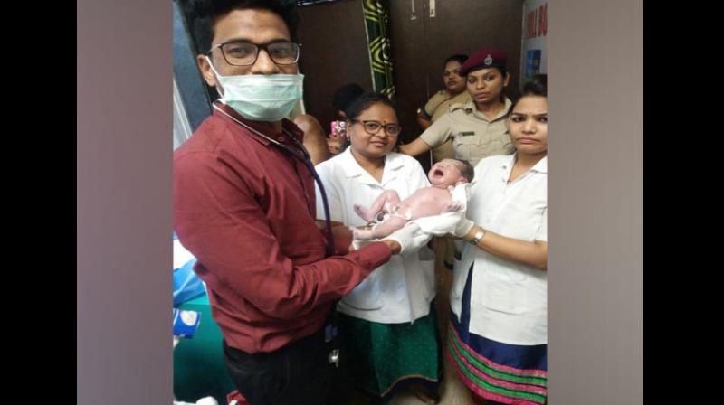 Woman delivers baby at Thane railway station