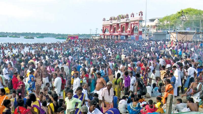 Thousands take holy dip at Rameswaram