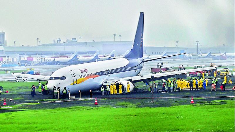 Maharashtra rains kill 35, Mumbai paralysed