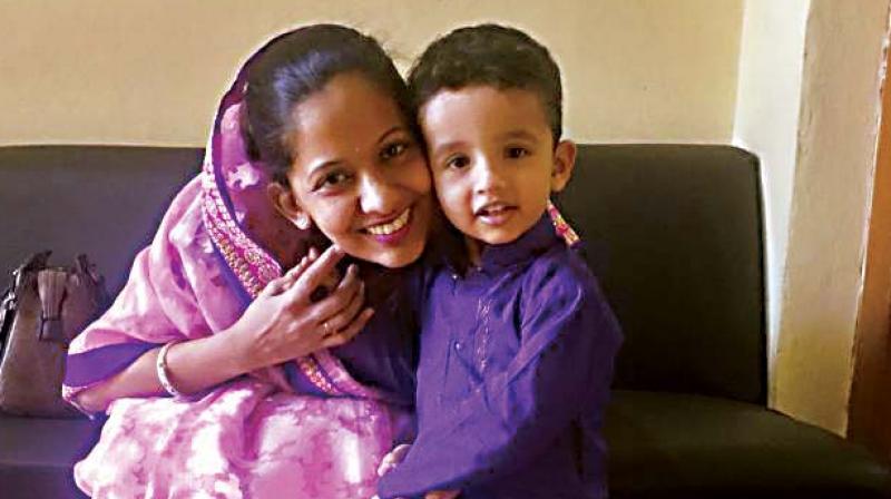 Bengaluru: Woman jumps off flat with son, hubby held