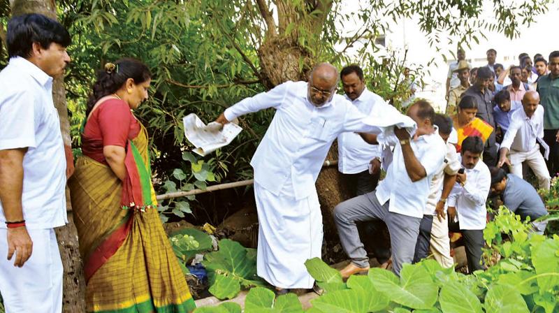 Canâ€™t blame Shah, Modi for crisis in Kâ€™taka Cong: GT Devegowda