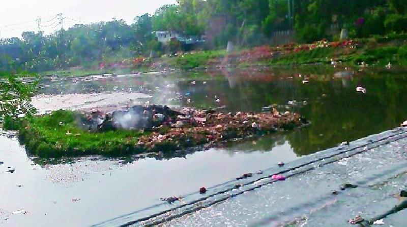 n Fencing of the Musi has proved to be ineffective and they are chalking out alternative plans to stop residents living along the river from dumping.
