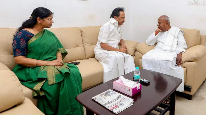 Former prime minister HD Deve Gowda meets DMK leaders MK Stalin and Kanimozhi in a hospital where their father and party chief M Karunanidhi, who is being treated for fever due to urinary tract infection, in Chennai, on Friday. (Photo: PTI)