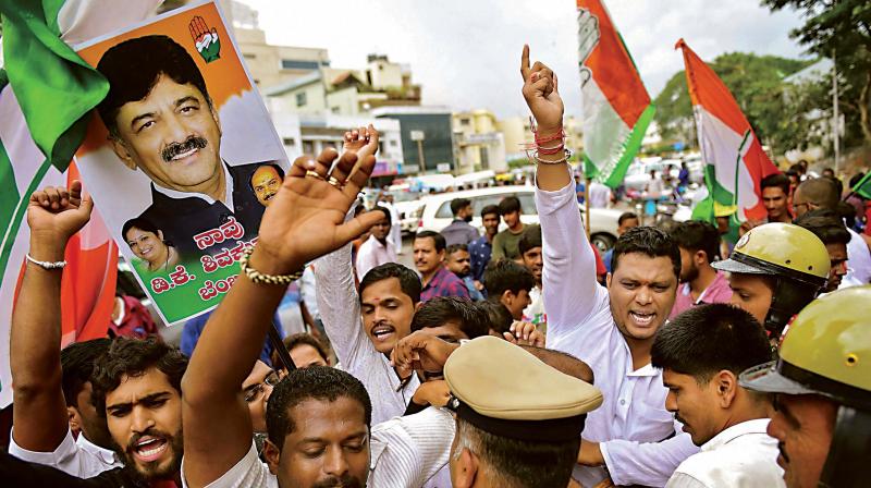 State burns, as Congress leaders hit streets