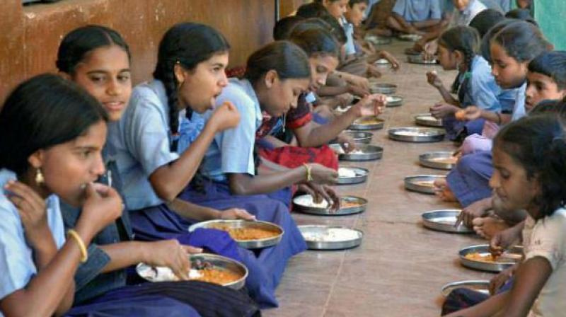 Hyderabad: Girls protest over insect in mid-day meal