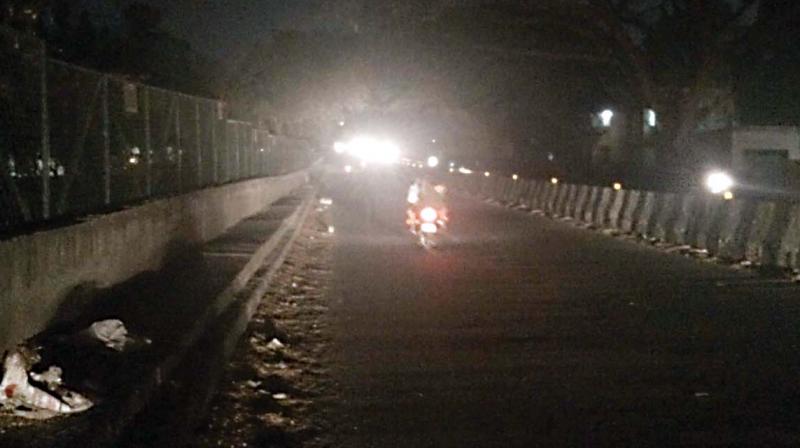 Motorists drive in the dark as HAL, BBMP spar over Suranjan Das Rd