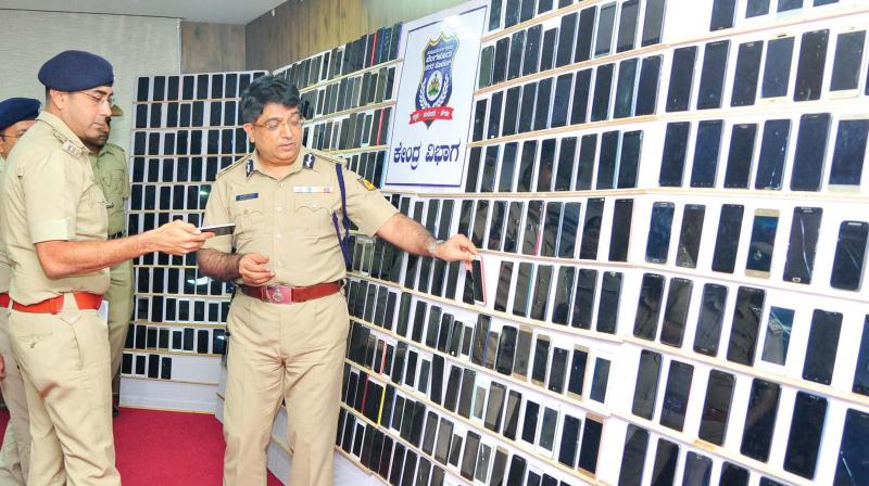Bengaluru: Mobile handsets worth Rs 1.25 Crore seized, 10 arrested