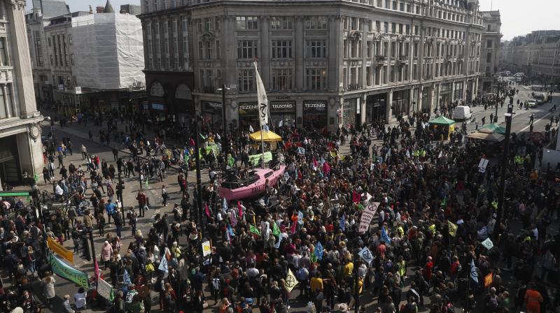 British police arrest 113 climate change activists in London