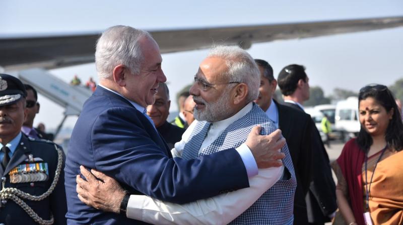 Prime Minister Narendra Modi receives Israeli Prime Minister Benjamin Netanyahu at Delhi Airport. (Photo: Twitter | @narendramodi)