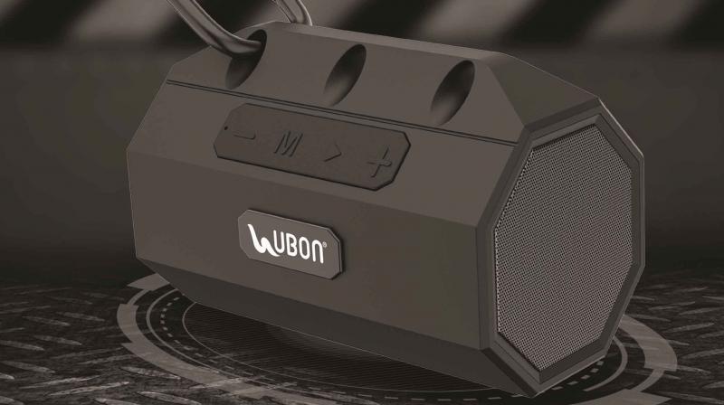 UBON SP-6550 possess shockproof capabilities and pairs a tough rubberized body with a washable fabric.