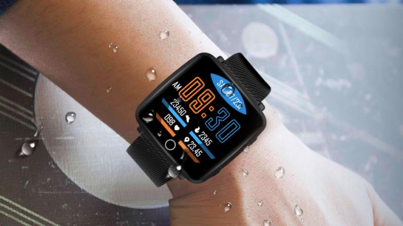 Lenovo Carme offers comprehensive health and fitness features like pedometer, 24 hours heart rate monitor, sleep monitor and 8 sports mode which includes skipping, badminton, basketball, football, swimming, walking, running and cycling.