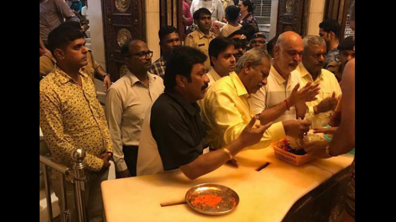 Congress, BJP go hotel-hopping in Bengaluru as Karnataka crisis continues