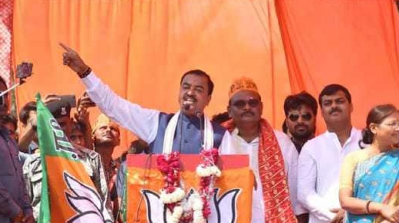 Voting for BJP means â€˜nuclear bomb dropped on Pakâ€™: UP Dy CM