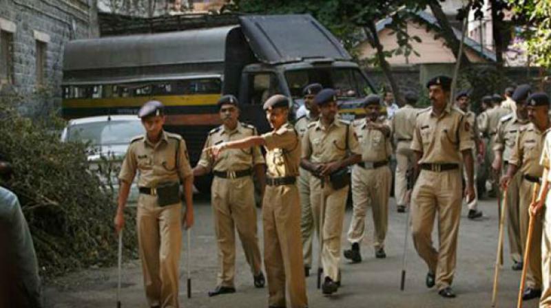 Mumbai Police congratulates Team India using signals; warns people of traffic rules