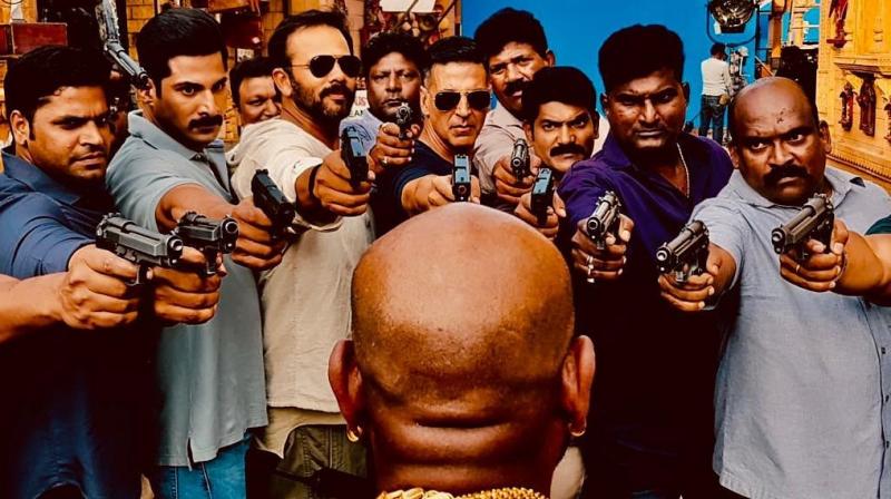 Akshay Kumar is all guns blazing on set of \Sooryavanshi\
