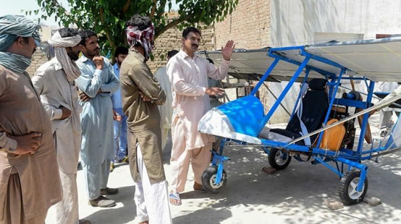 A popcorn seller in Pakistan builds a flying machine from watching TV clips