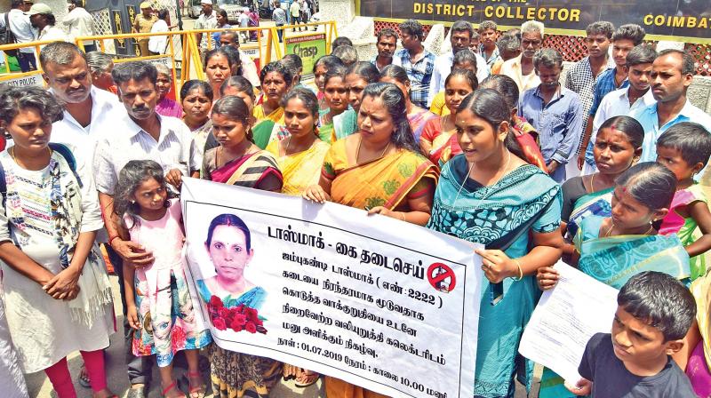 Residents protest against wine shop in Coimbatore.