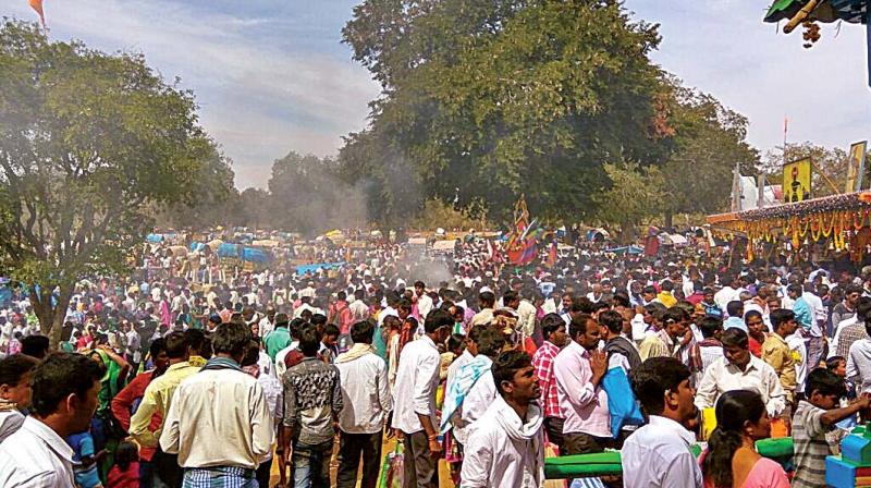 Hundreds of people thronged the Beladakuppe Madeshwara temple in the heart of Bandipur Reserve Forest for a fair on Monday