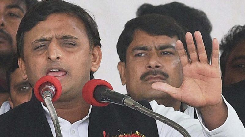 Uttar Pradesh Chief Minister Akhilesh Yadav addressing the special convention of Samajwadi Party where his supporters declared him the new chief of the party in Lucknow. (Photo: PTI)