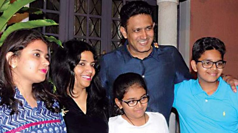 Mumbai: Anil Kumble escapes blast in the nick of time!