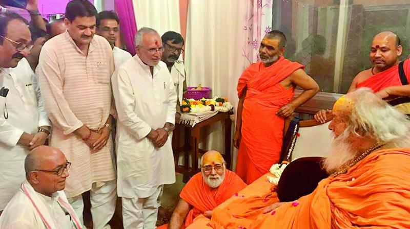 Lok Sabha polls 2019: Digvijay Singh visits seers to take on BJP