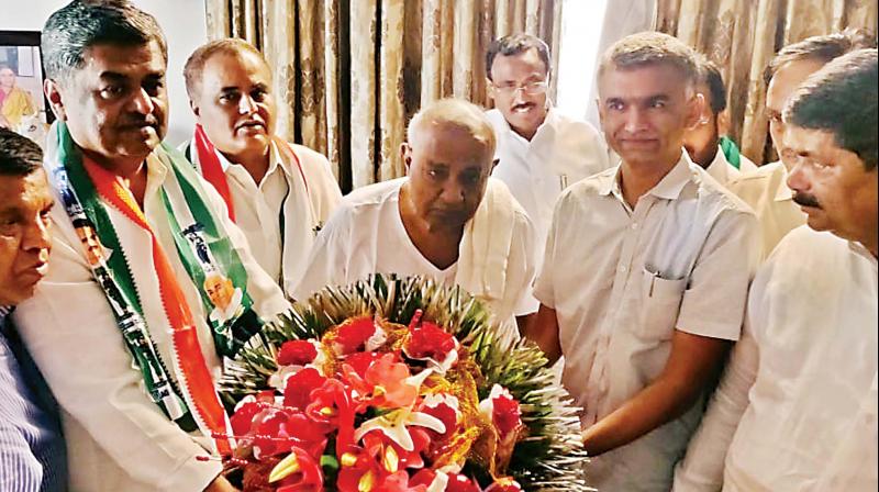 Bengaluru: On â€˜make peaceâ€™ mission, KGB & BKH get Deve Gowdaâ€™s â€˜blessingsâ€™!