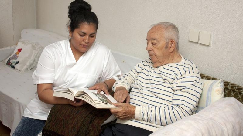 Weekly social hours may help dementia patients