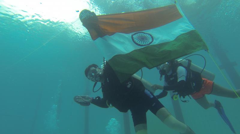 Paraplegic heroes scuba dive to celebrate Independence Day