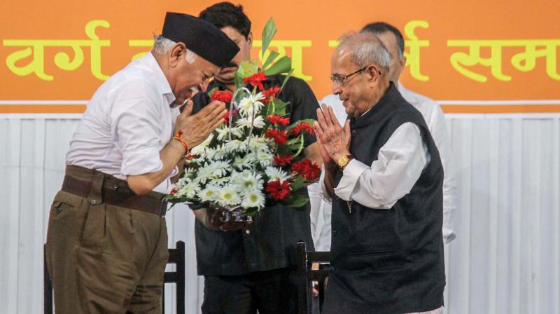 Former President Pranab Mukherjee is welcomed by RSS chief Mohan Bhagwat at the closing ceremony of  Tritiya Varsha Sangh Shiksha Varg , an RSS event to mark the conclusion of a three-year training camp for swayamsevaks in Nagpur. (Photo: PTI)